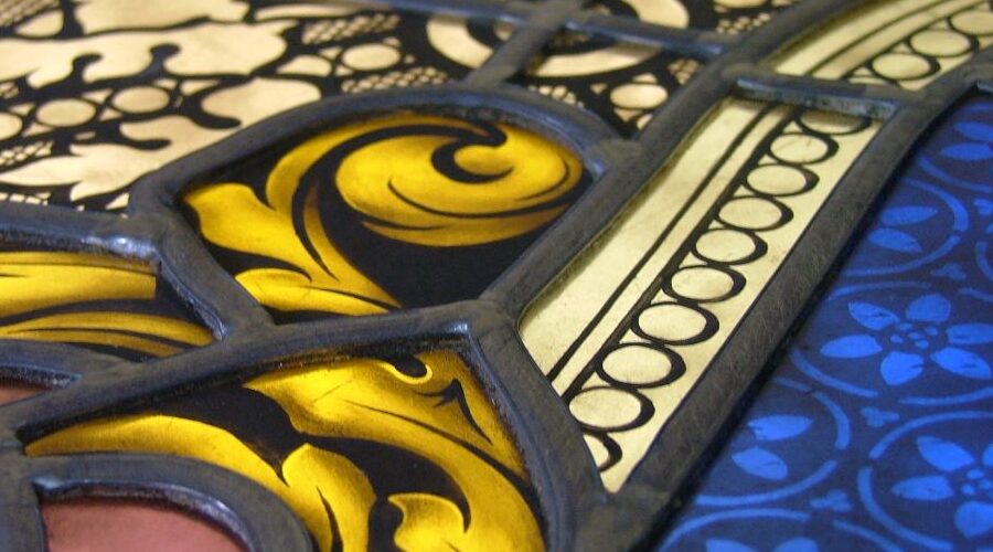 唐草模様のステンドグラス