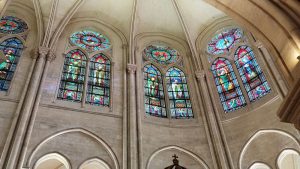 パリ ノートルダム大聖堂 ステンドグラス（上の方）